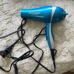 Babyliss blow dryer.